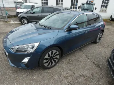 Używany Ford Focus Cool & Connect 125 KM (91 kW) 2019 Niebieski Sedan/Limuzyna