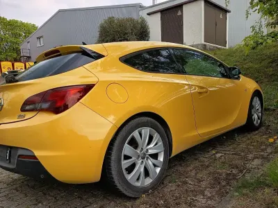 Gebraucht Opel Astra GTC Innovation 179 PS (131 kW) 2012 Gelb Coupé