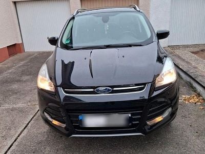 Gebraucht Ford Kuga Trend 120 PS (88 kW) 2015 Schwarz SUV