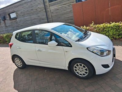 Gebraucht Hyundai ix20 Classic 90 PS (66 kW) 2015 Weiß Kleinwagen