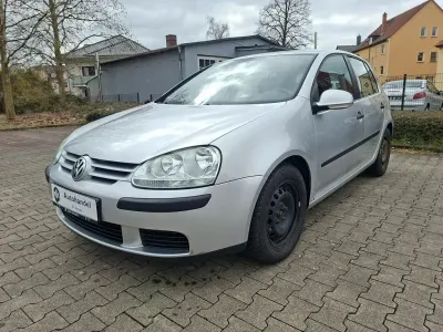 Usata VW Golf IV Trendline 75 CV (55 kW) 2005 Argento Berlina