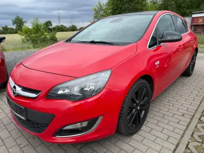 Gebraucht Opel Astra 140 PS (102 kW) 2013 Rot Limousine
