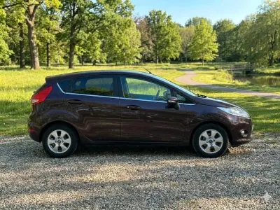 Second-hand Ford Fiesta 95 CP (69 kW) 2011 Roșu Hatchback