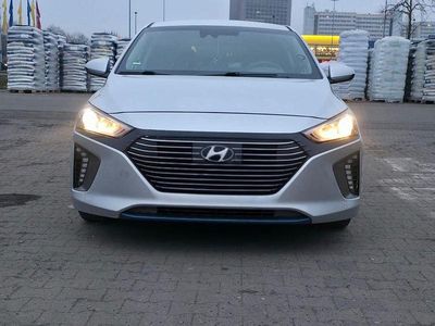 Silber Gebraucht 2017 Hyundai Ioniq Trend Kleinwagen | 14.000 € (Etwas zu teuer)