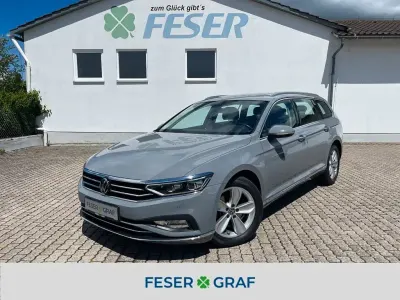 Gebraucht VW Passat Elegance 150 PS (110 kW) 2023 Mondsteingrau Kombi