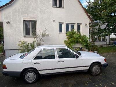 Gebraucht Mercedes E230 132 PS (97 kW) 1988 Weiß Limousine