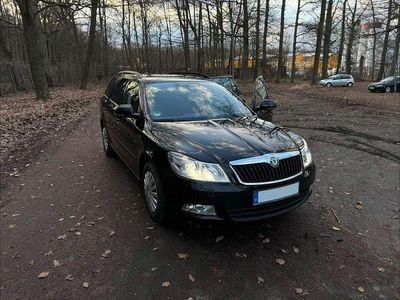 Gebraucht Skoda Octavia Family 105 PS (77 kW) 2012 Schwarz Kombi