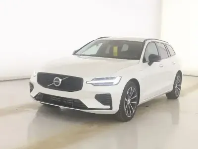 Używany Volvo V60 Ultra 310 KM (228 kW) 2025 Biały Kombi