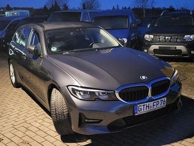 Grau Gebraucht 2021 BMW 320 Kombi | 22.700 € (Guter Preis)