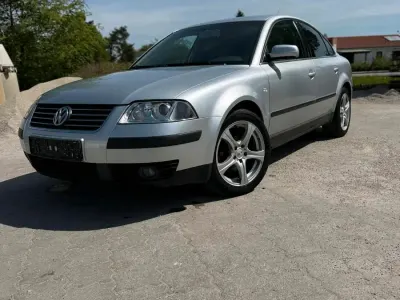 Gebraucht VW Passat 116 PS (85 kW) 2002 Grau Limousine