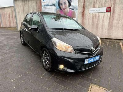Usado Toyota Yaris Life 99 HP (72 kW) 2013 Preto Citadino