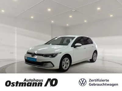 Gebraucht VW Golf VIII Life 131 PS (96 kW) 2023 Pure white Limousine