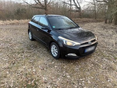 Gebraucht Hyundai i20 101 PS (74 kW) 2017 Schwarz Kleinwagen