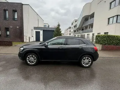 Używany Mercedes GLA220 Style 177 KM (130 kW) 2015 Czarny SUV