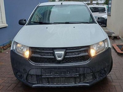 Weiß Gebraucht 2013 Dacia Sandero Limousine | 4.100 € (Etwas zu teuer)