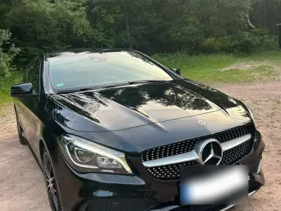 Gebraucht Mercedes CLA220 186 PS (136 kW) 2017 Schwarz Coupé
