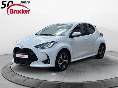 Weiß Neu 2025 Toyota Yaris Hybrid Limousine | 26.099 € (Fairer Preis)