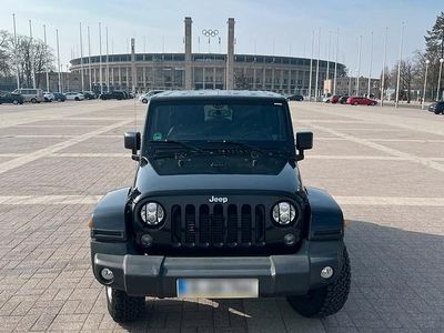 Second-hand Jeep Wrangler Sahara 200 CP (147 kW) 2014 Negru SUV