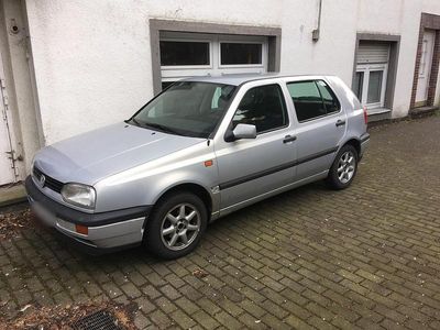 Gebraucht VW Golf III 90 PS (66 kW) 1992 Silber Kleinwagen