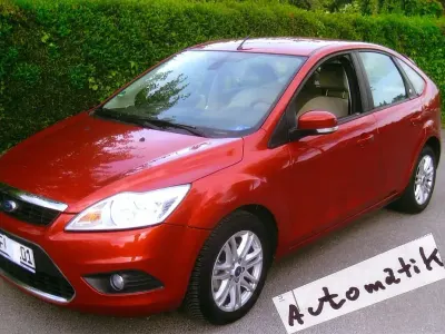 Gebraucht Ford Focus Ghia 101 PS (74 kW) 2009 Rot Limousine