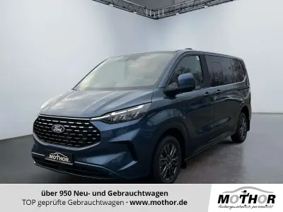 Neu Ford Tourneo Titanium 170 PS (125 kW) 2025 Chromablau metallic Van / Kleinbus