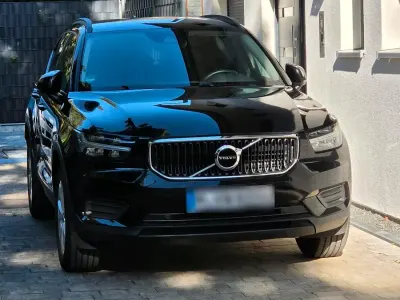 Gebraucht Volvo XC40 Momentum 129 PS (94 kW) 2021 Schwarz SUV