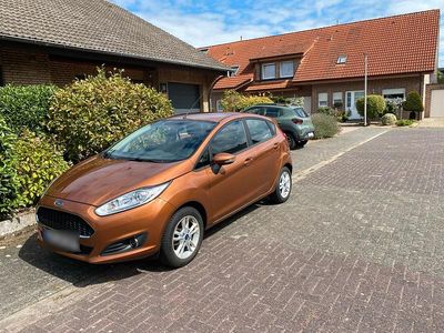 Gebraucht Ford Fiesta Celebration 80 PS (58 kW) 2017 Braun Kleinwagen