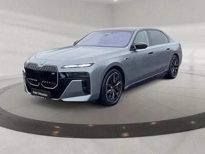 Usado BMW M760e Executive 381 HP (280 kW) 2025 Cinzento Sedan