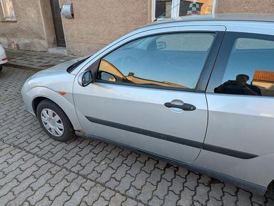Gebraucht Ford Focus Trend 75 PS (55 kW) 2001 Silber Limousine