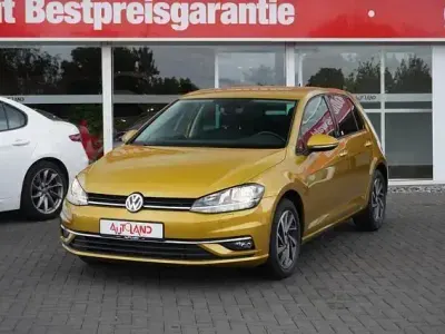 Gebraucht VW Golf VII Comfortline 110 PS (80 kW) 2017 Gelb Limousine