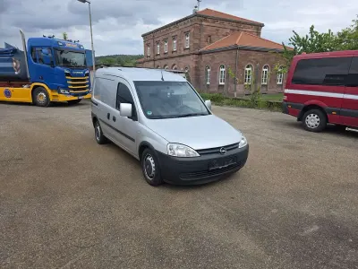 Gebraucht Opel Combo 75 PS (55 kW) 2007 Starsilber iii m2 Van / Kleinbus