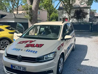 Gebraucht VW Touran 116 PS (85 kW) 2020 Gelb Van / Kleinbus