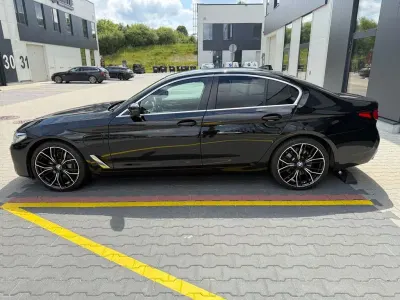 Gebraucht BMW 545e Sport Line 394 PS (289 kW) 2020 Schwarz Limousine