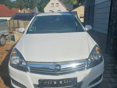 Gebraucht Opel Astra Edition 110 PS (80 kW) 2010 Weiß Kombi