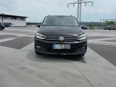 Gebraucht VW Touran Comfortline 150 PS (110 kW) 2018 Schwarz Van / Kleinbus
