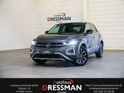 Käytetty VW T-Roc Style 150 HP (110 kW) 2023 Harmaa Katumaasturi