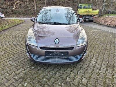 Braun Gebraucht 2010 Renault Scénic III Dynamique Van / Kleinbus | 3.499 € (Fairer Preis)
