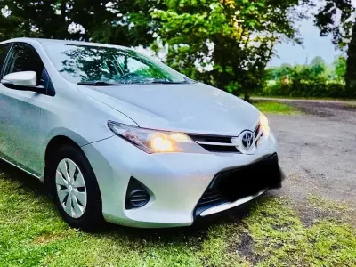 Gebraucht Toyota Auris 99 PS (72 kW) 2015 Silber Limousine