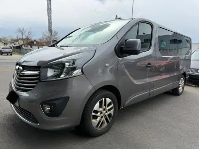 Usata Opel Vivaro 145 CV (106 kW) 2016 Grigio Monovolume