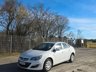 Gebraucht Opel Astra 131 PS (96 kW) 2012 Weiß Limousine