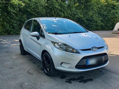 Silber Gebraucht 2012 Ford Fiesta Trend Limousine | 7.000 €