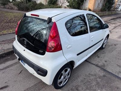 Gebraucht Peugeot 107 68 PS (50 kW) 2011 Weiß Kleinwagen