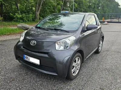 Używany Toyota iQ 68 KM (50 kW) 2009 Szary Hatchback