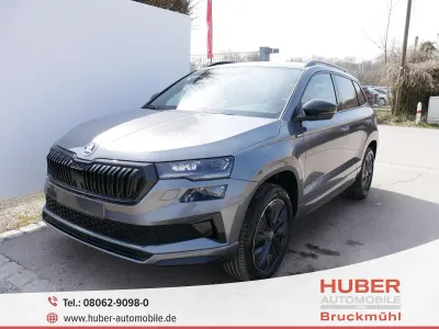 Neu Skoda Karoq SportLine 190 PS (139 kW) 2026 Graphite grau metallic SUV