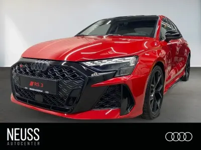 Neu Audi RS3 Ambiente 400 PS (294 kW) 2026 Progressivrot metallic Limousine