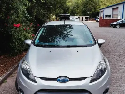 Gebraucht Ford Fiesta 82 PS (60 kW) 2009 Silber Kleinwagen