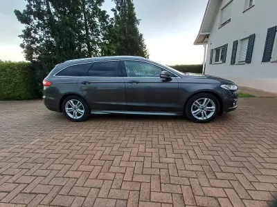 Gebraucht Ford Mondeo Titanium 179 PS (131 kW) 2017 Grau Kombi