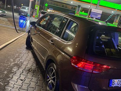 Gebraucht 2016 VW Touran Comfortline Van / Kleinbus | 9.500 € (Etwas zu teuer)