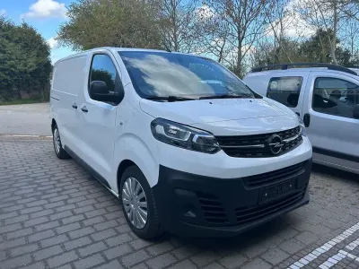 Używany Opel Vivaro Edition 120 KM (88 kW) 2022 Biały Minivan