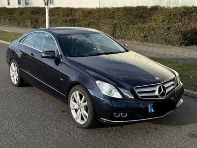 Blau Gebraucht 2011 Mercedes E350 Coupé | 5.900 € (Teuer)